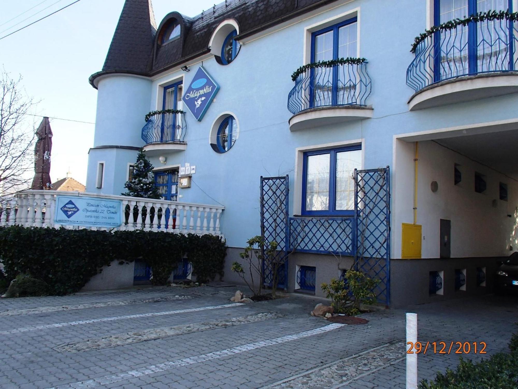 Pension Magnolia Trenčín Екстериор снимка