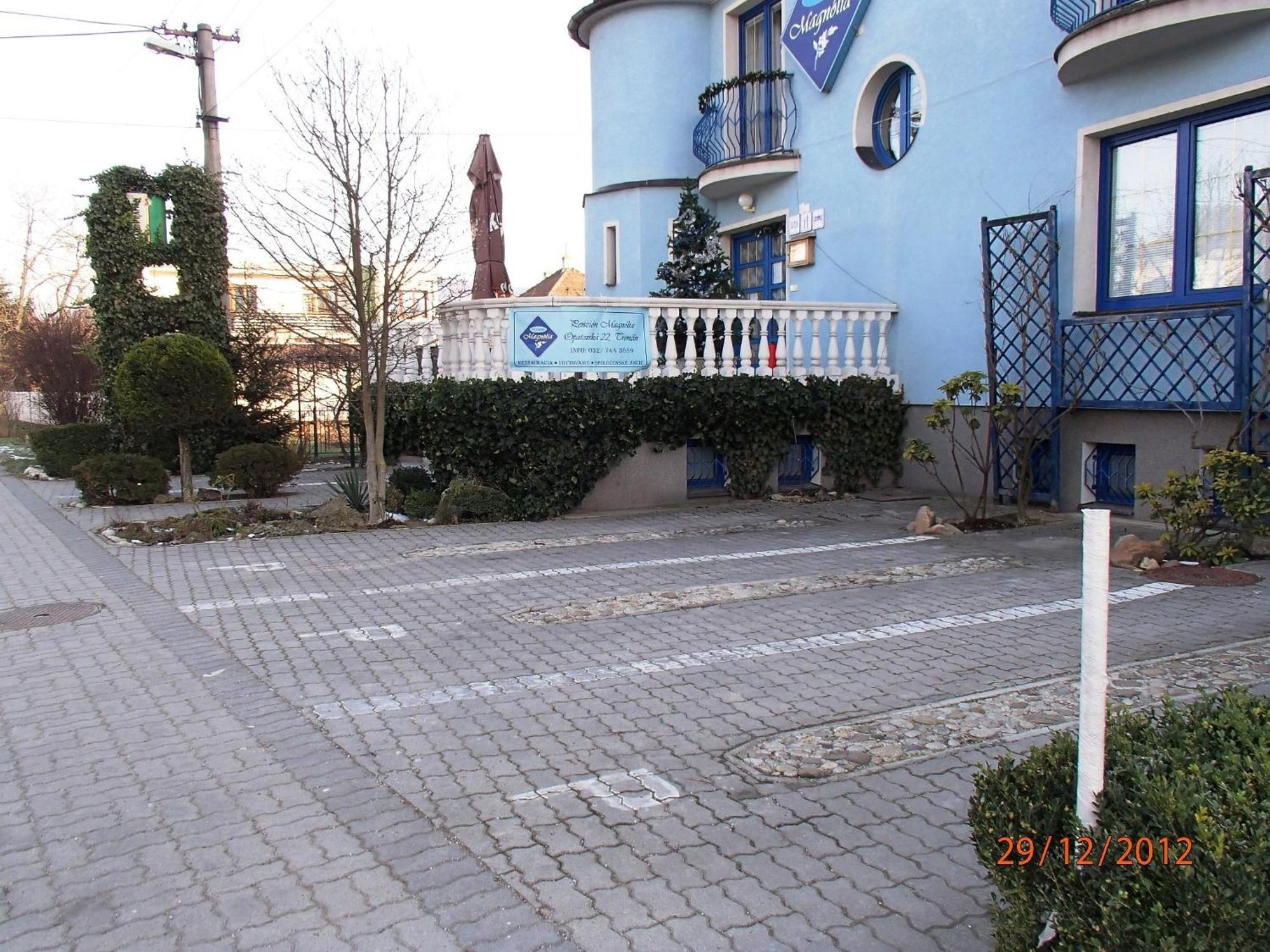 Pension Magnolia Trenčín Екстериор снимка