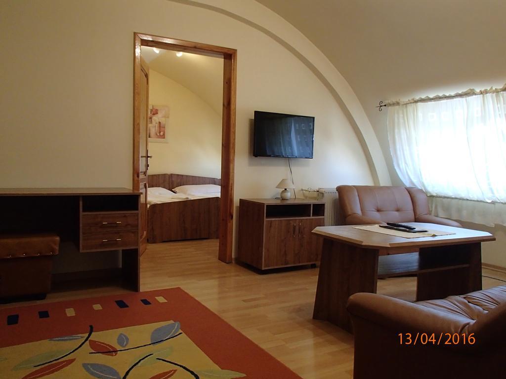Pension Magnolia Trenčín Екстериор снимка