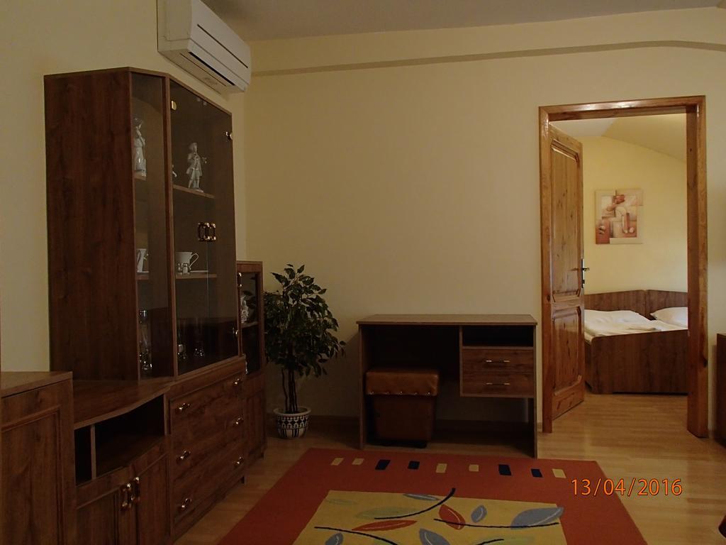 Pension Magnolia Trenčín Екстериор снимка