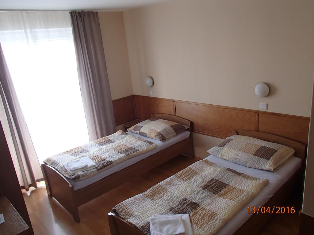 Pension Magnolia Trenčín Екстериор снимка