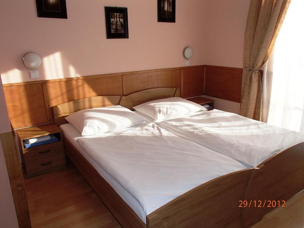 Pension Magnolia Trenčín Екстериор снимка